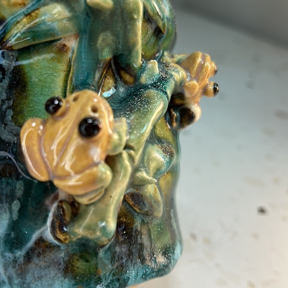 Beautiful Naturecore Froggy Frogs Ceramic Pottery Glazed Vase/Holder - Picture 2 of 12